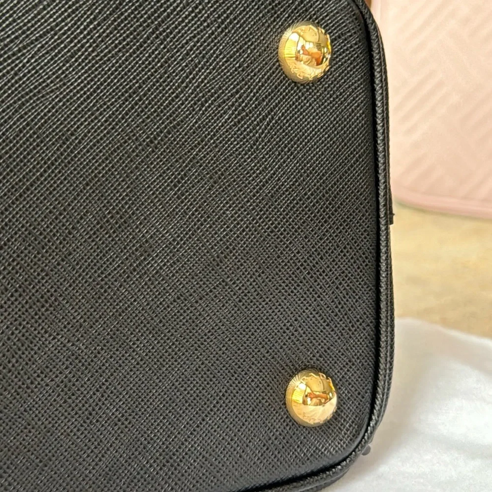 Prada Saffiano Lux Metropolis/Black Gold Metal/ Excellent Condition - Picture 13 of 16